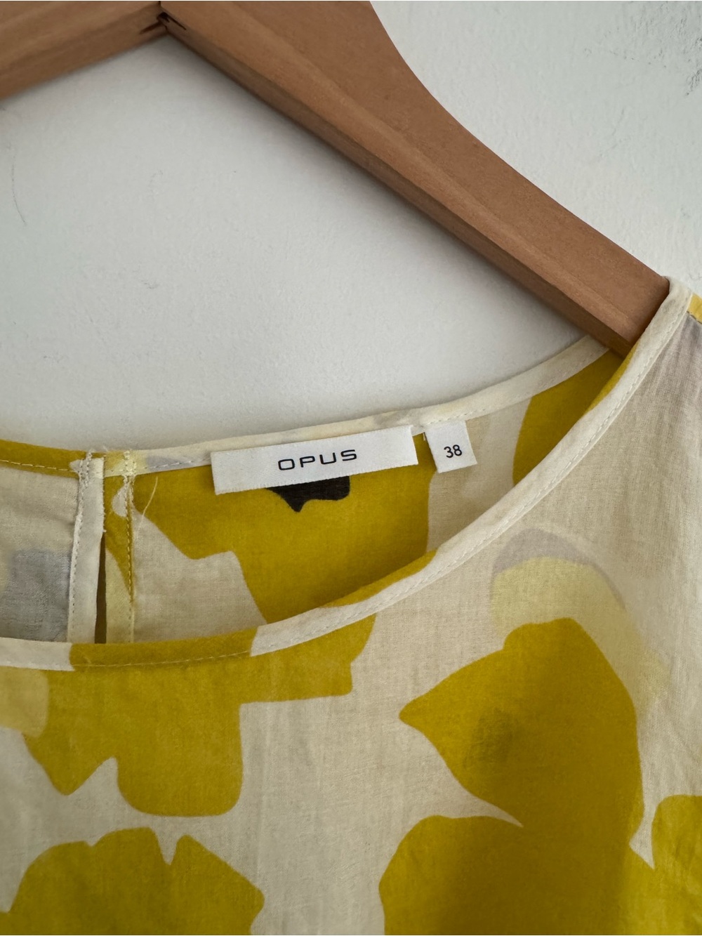 Yellow Floral Puff-Sleeve Blouse - Picture 6 of 7